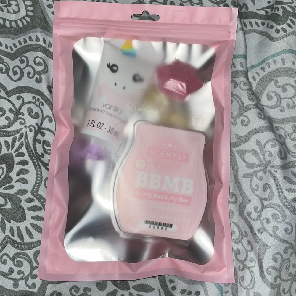 Scentsy sweet amber & freesia bundle 💋
